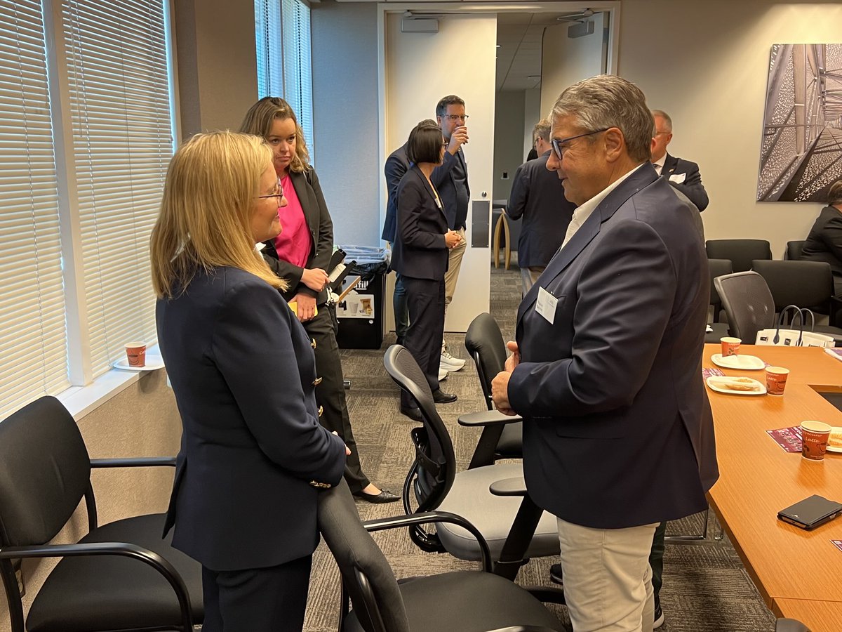 Toller Besuch der ⁦<a href="/atlantikbruecke/">Atlantik-Brücke</a>⁩ bei der Bürgermeisterin von Phoenix Arizona Kate Gallego  (Dem). Ganz anders als die Zentralregierung in D.C. ist Phoenix stolz auf seine exzellenten internationalen Beziehungen - speziell zu Deutschland.