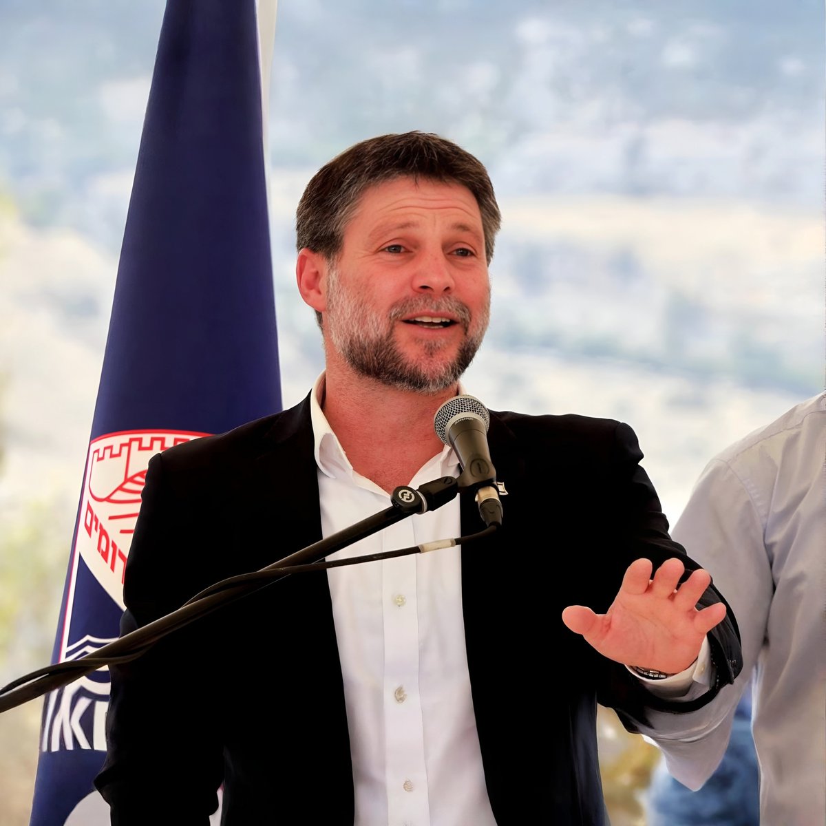 PROFECIAS DEVELADAS (@pdeveladas) on Twitter photo El ministro de Finanzas israelí, Bezalel Smotrich, declaró que el ejército israelí 🇮🇱 ha preparado planes para ocupar toda Gaza en caso de un posible colapso del alto el fuego.
Estas declaraciones se produjeron durante una entrevista o discurso en el que Smotrich reiteró su El ministro de Finanzas israelí, Bezalel Smotrich, declaró que el ejército israelí 🇮🇱 ha preparado planes para ocupar toda Gaza en caso de un posible colapso del alto el fuego.
Estas declaraciones se produjeron durante una entrevista o discurso en el que Smotrich reiteró su