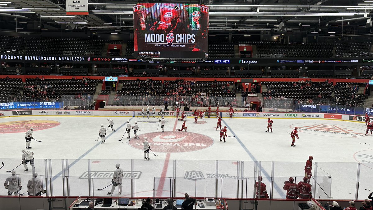 MoDo vs AIK idag. Snackas om över 5000 åskådare såhär i höstlovstider. AIK rejält desarmerade pga skador och sjukdomar.