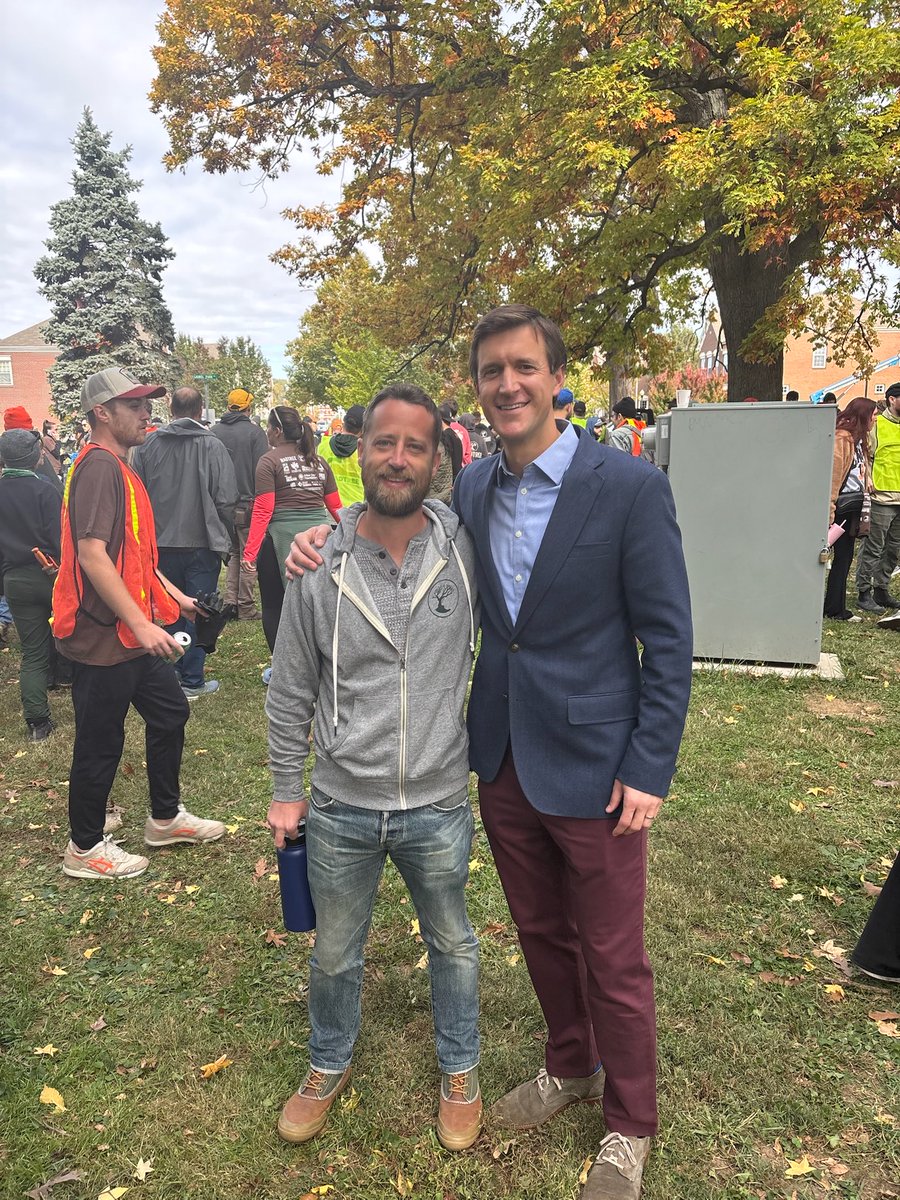 CMEvanNolan's tweet photo. It was great to join @MadTreeBrewing, @cincyrec , and @CincyParks for their Let’s Grow Local tree planting yesterday. 128 new trees were planted in the West End, helping increase tree canopy coverage and neighborhood beautification efforts. https://t.co/2K9mrWkmAE