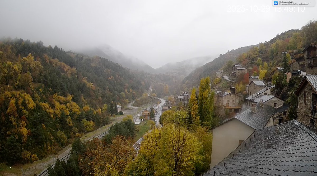 Bona pluja a la vall del Rigat aquesta tarda, uns 10mm acumulats a Nevà (Toses), la pluja amb diferència més important d'aquest mes,
que ha estat increiblement sec (com a minim dels 10 darrers anys que tinc registrats)
amb prou feines farem uns 15mm en total.
(en canvi per
