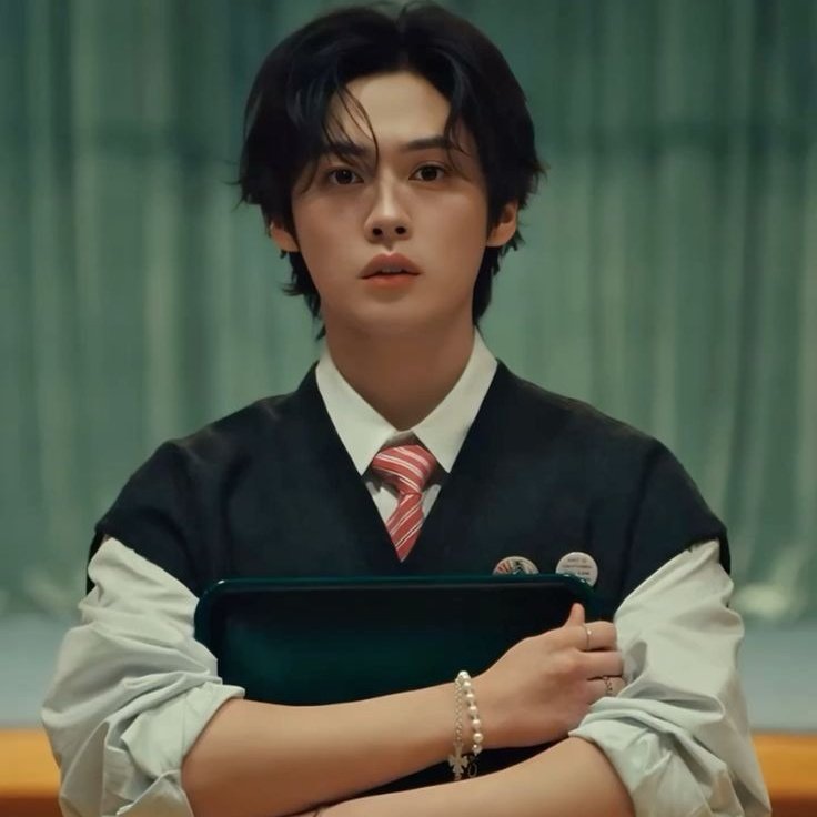 Medo 🎸 !¡ #minsung au

Onde Han comete o famoso erro de tweetar na conta errada e revela o segredo de gostar do nerdola da faculdade 

Ou

Lino nunca entendeu porque um aluno aleatório do curso de música pegava tanto no seu pé como se estivessem no colégio