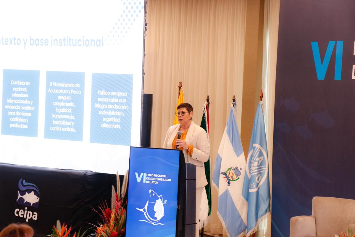 CEIPA_Ecuador's tweet photo. 🏭🐟 En el eje Mejor Producción, se abordaron temas clave para el futuro del sector.
 La viceministra de Acuacultura y Pesca, @IvanovaCereceda, destacó que la gobernanza, la articulación interinstitucional y la trazabilidad son esenciales para frenar la pesca ilegal. https://t.co/wTgozi6Jrs