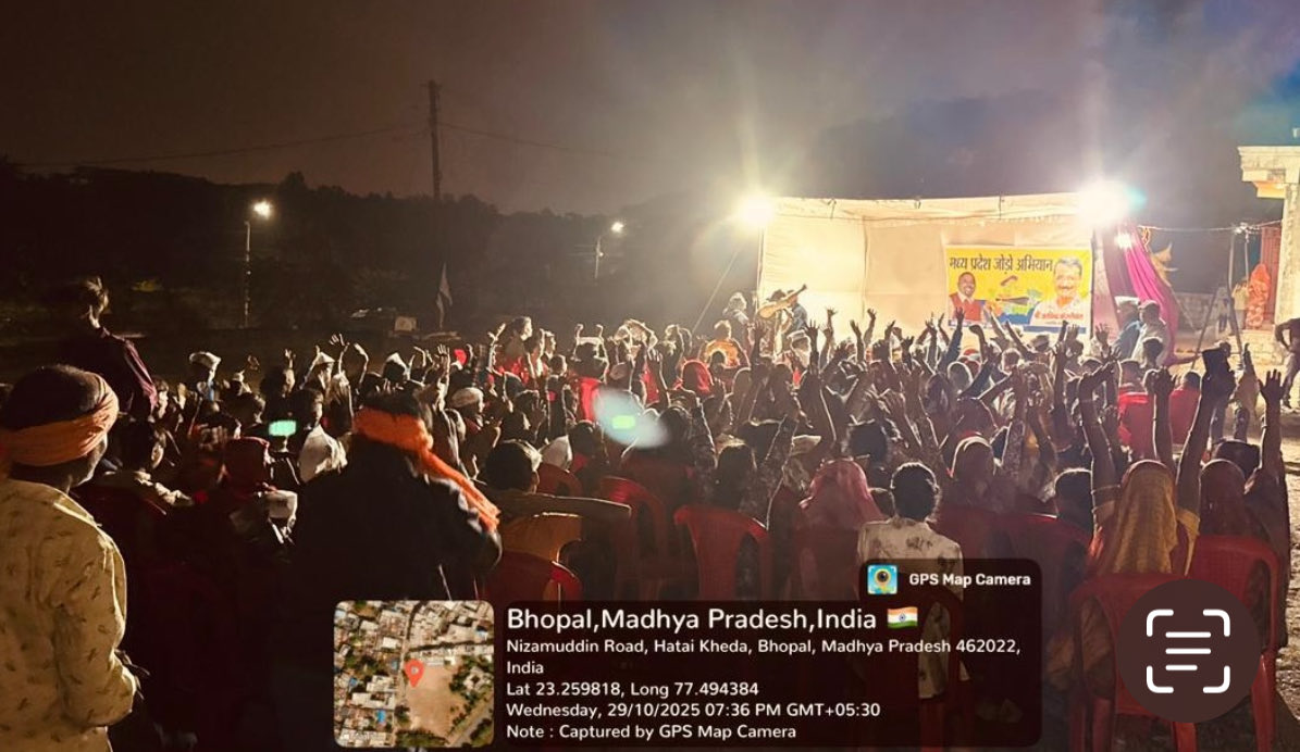 JSTomarAAP's tweet image. आम आदमी पार्टी द्वारा जारी मध्य प्रदेश जोड़ो अभियान के तहत भोपाल के निजामुद्दीन रोड पर वार्ड क्रमांक 64 में वरिष्ठ पार्टी नेता सज्जाद हुसैन के नेतृत्व में तीसरी जनसभा।
@ArvindKejriwal 
@msisodia @SanjayAzadSln @SandeepPathak04 @pankajgupta