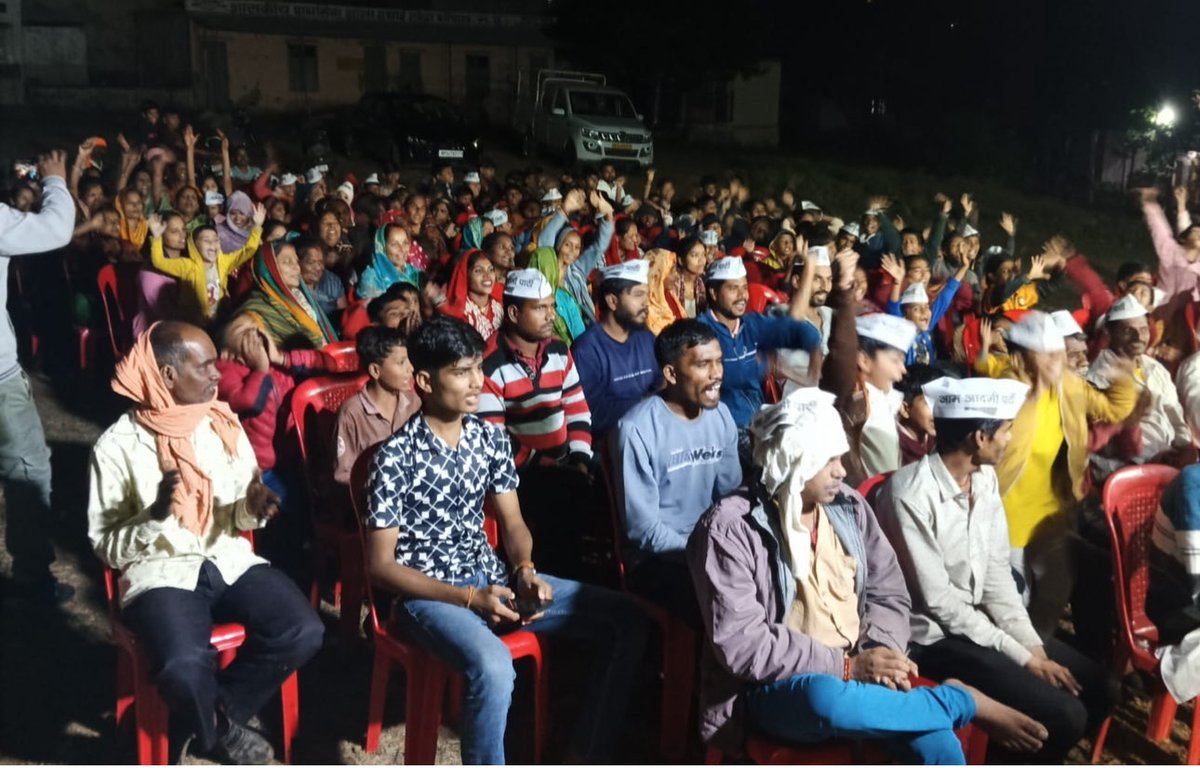 JSTomarAAP's tweet image. आम आदमी पार्टी द्वारा जारी मध्य प्रदेश जोड़ो अभियान के तहत भोपाल के निजामुद्दीन रोड पर वार्ड क्रमांक 64 में वरिष्ठ पार्टी नेता सज्जाद हुसैन के नेतृत्व में तीसरी जनसभा।
@ArvindKejriwal 
@msisodia @SanjayAzadSln @SandeepPathak04 @pankajgupta