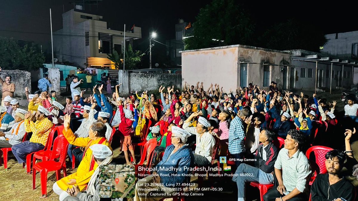JSTomarAAP's tweet image. आम आदमी पार्टी द्वारा जारी मध्य प्रदेश जोड़ो अभियान के तहत भोपाल के निजामुद्दीन रोड पर वार्ड क्रमांक 64 में वरिष्ठ पार्टी नेता सज्जाद हुसैन के नेतृत्व में तीसरी जनसभा।
@ArvindKejriwal 
@msisodia @SanjayAzadSln @SandeepPathak04 @pankajgupta