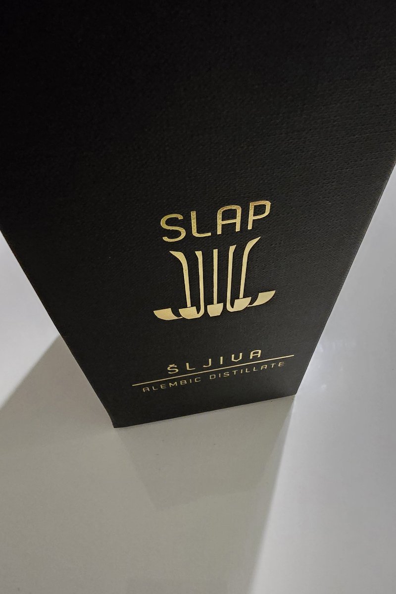 Slap_Spirits's tweet image. ✨ Spremite se za nešto posebno ✨ 
Nešto novo iz srca naše destilerije. Spoj tradicije i vrhunske alembik destilacije.

Uskoro više......

#NovaEnergija 
#Destilerija 
#Slap 
#Šljivovica 
#AlembicDistillate