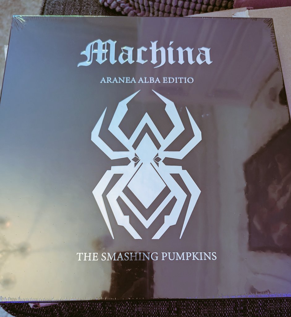 CaseyRain's tweet image. My 8xLP Super Deluxe box set of &quot;Machina&quot; by @SmashingPumpkin has arrived in the UK! It has both the &quot;Machina&quot; and &quot;Machina 2&quot; albums, remastered and resequenced with tons of unreleased songs and demos. Insanely cool. Thanks @Billy and crew! #SmashingPumpkins #Machina