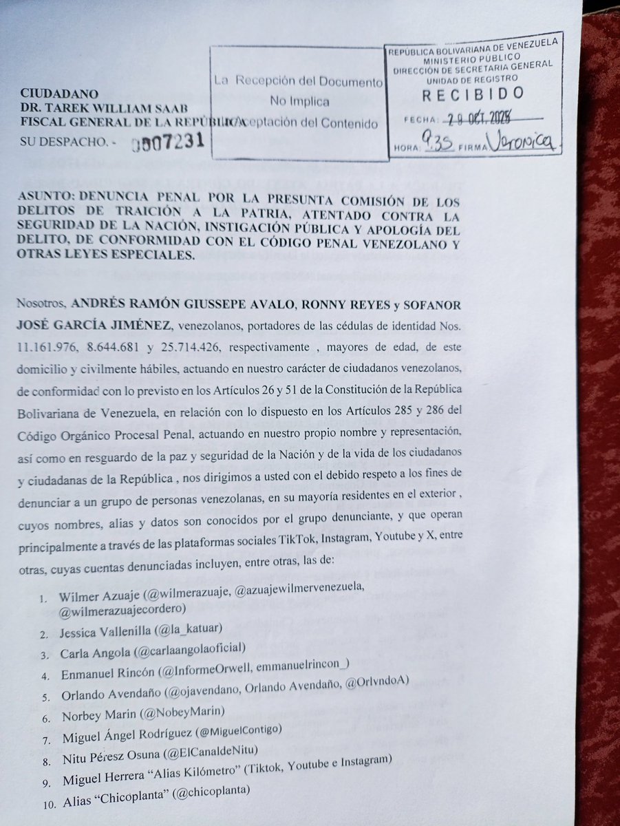 InformeOrwell's tweet image. La dictadura de Nicolás Maduro sigue preparando el terreno para presentar cargos de &quot;traición a la patria&quot; y remover la nacionalidad a periodistas e influencers. 

Han sometido a la fiscalía general una nueva &quot;denuncia&quot; contra: Jessica Vallenilla, Emmanuel Rincón, Orlando…