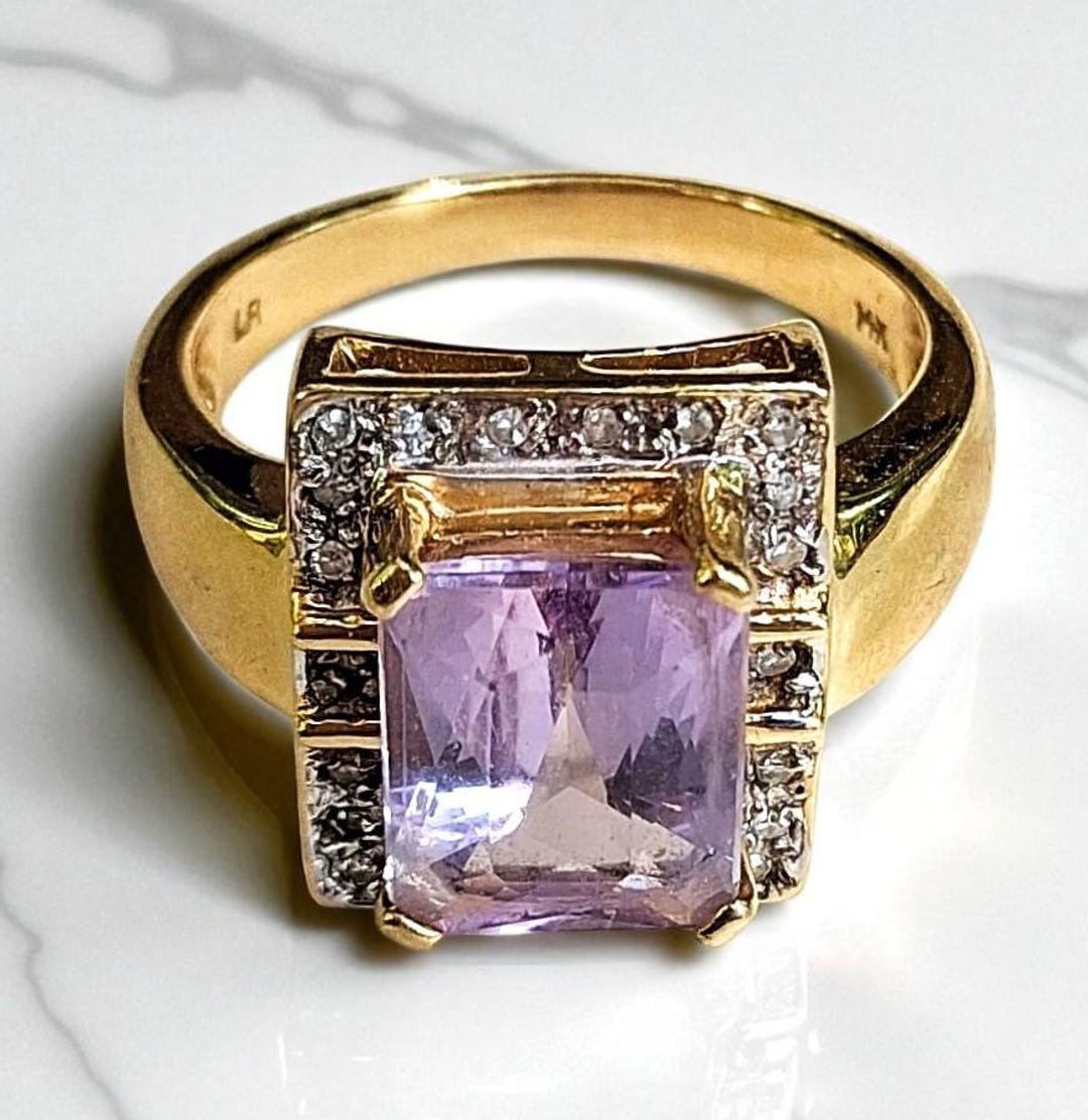 Vintage Laura Ramsey Rose de France Amethyst 14K Gold Ring with Topaz, Size 8 by RenaissanceFair: 456.00 USD

Lovely ring from my personal collection is a Rose de France Amethyst 14K solid gold ring in a Radiant cut. The stone sits high and supported by… dlvr.it/TNyBgf