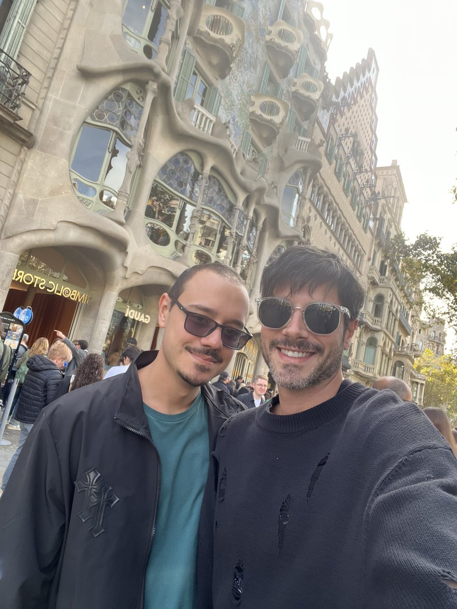 eukiddo's tweet photo. Barcelona com meu amor / 2025 #MAYHEMBALL https://t.co/CJgiW7z0hF