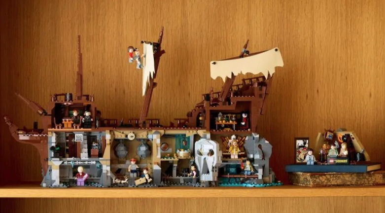 BrickFanatics's tweet image. The LEGO Ideas design team has been offering more insight into the creation of 21363 The Goonies, ahead of the movie set’s arrival next month.

brickfanatics.com/lego-goonies-m…

#LEGO #LEGOIdeas #TheGoonies