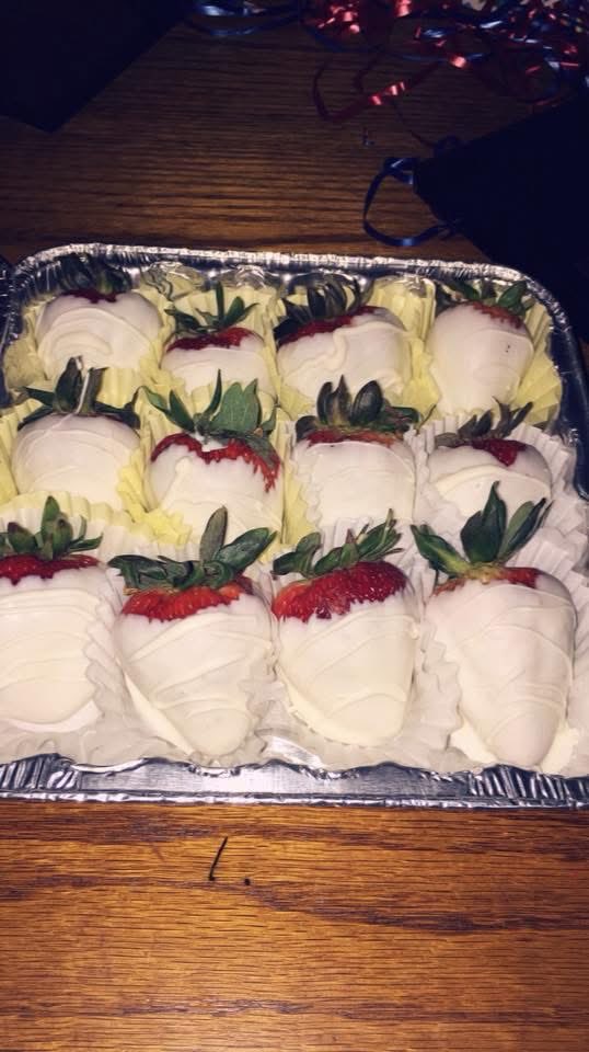 acekellsOF's tweet image. Chocolate covered strawberries (12) 🍓 📍 Columbia, SC

$15 regular dipped
$20 Cheesecake stuffed