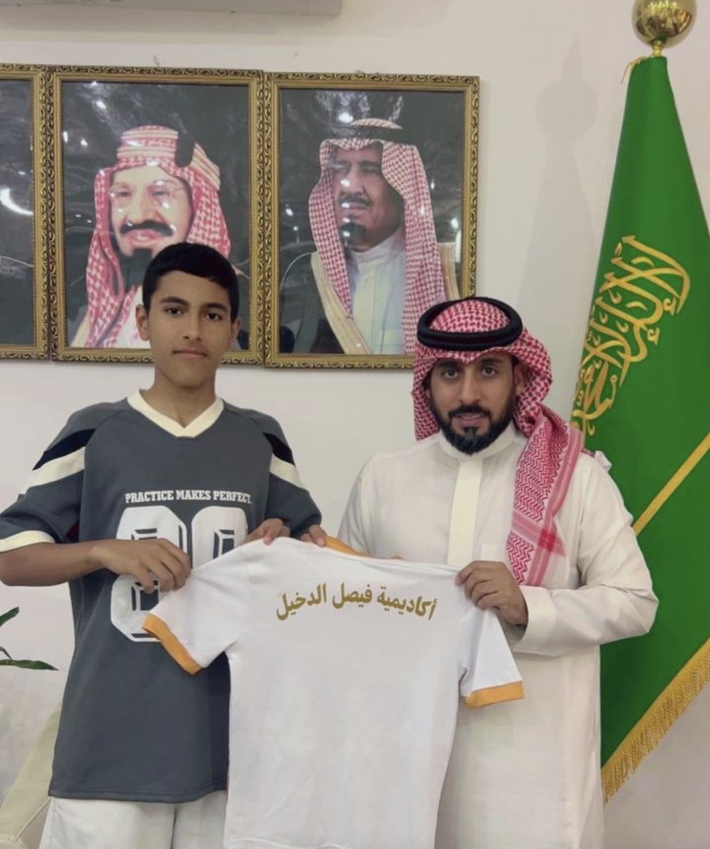 العنزي  معانا 🧡
#اكاديمية_فيصل_الدخيل_الرياضية