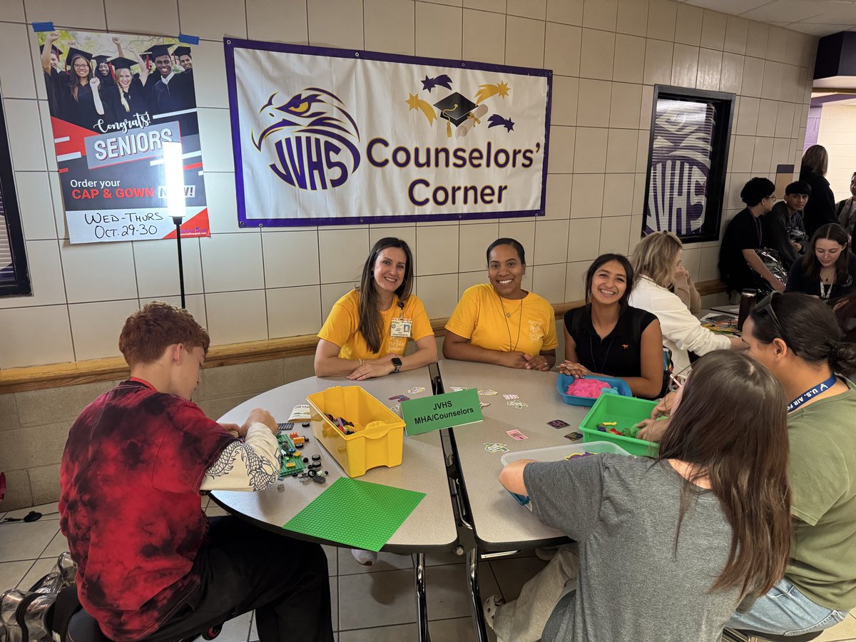 ATranLPC's tweet image. It’s a wonderful Wednesday @JerseyVillageHS’s #RedRibbonWeek and #MentalHealth Fair! Our falcons at The Vill are enjoying @JVHS_Counselors’ self-care activities and the available resources 💜💛