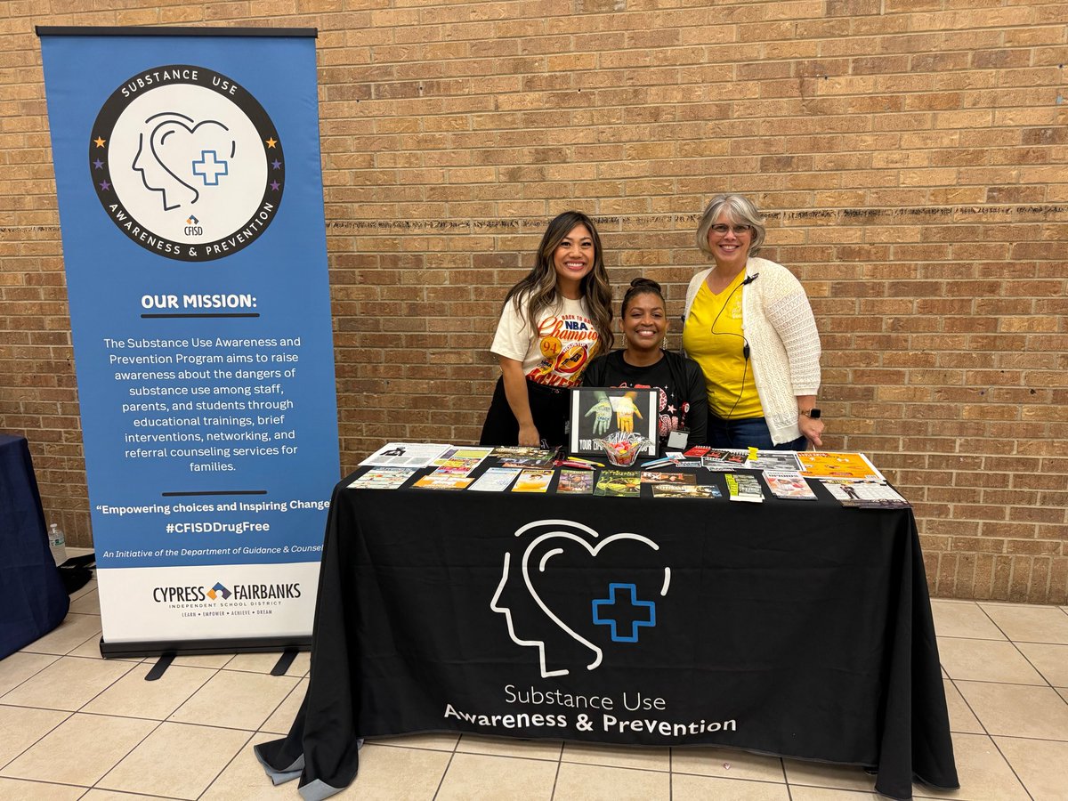 ATranLPC's tweet image. It’s a wonderful Wednesday @JerseyVillageHS’s #RedRibbonWeek and #MentalHealth Fair! Our falcons at The Vill are enjoying @JVHS_Counselors’ self-care activities and the available resources 💜💛