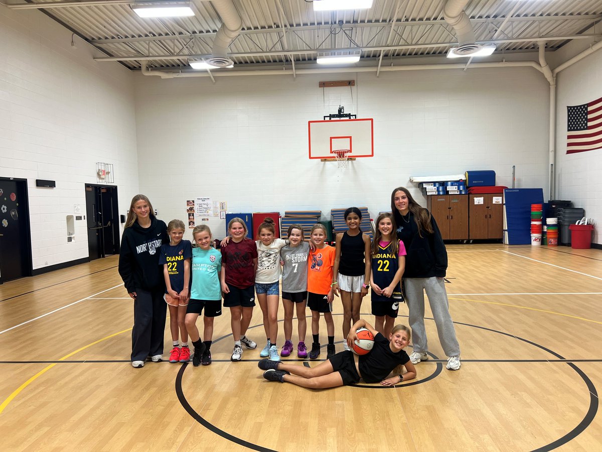 North Stars lending a hand at 4th Grade Girls Team Bush’s practice! <a href="/SCNGirlsbball/">SCN Girls Basketball</a> <a href="/SCNAthletics/">St. Charles North Athletics</a>
