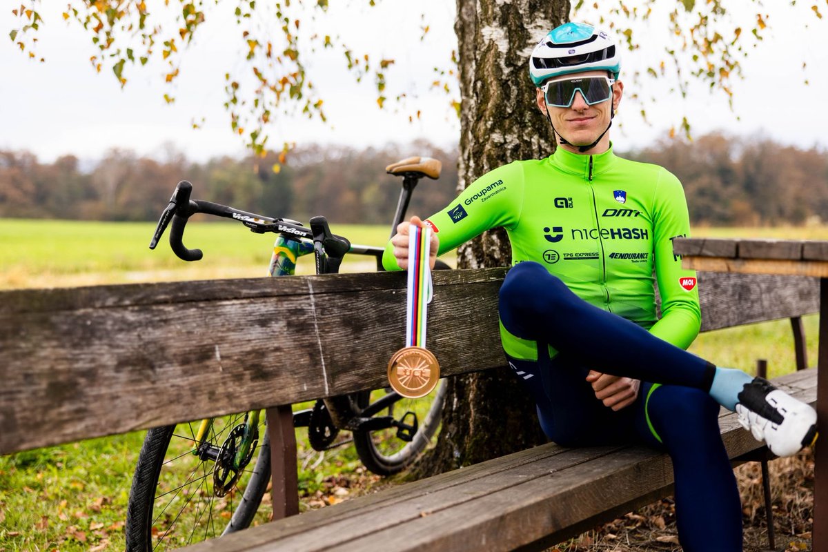 MeridaProRoad's tweet image. It&apos;s been a couple of weeks since the #gravel World championships in the Netherlands where @matmohoric rode to a Bronze medal. He did so on a new @MeridaBikes gravel model that is about to be launched in early November - so stay tuned! #biketech #innovation #MoreBike