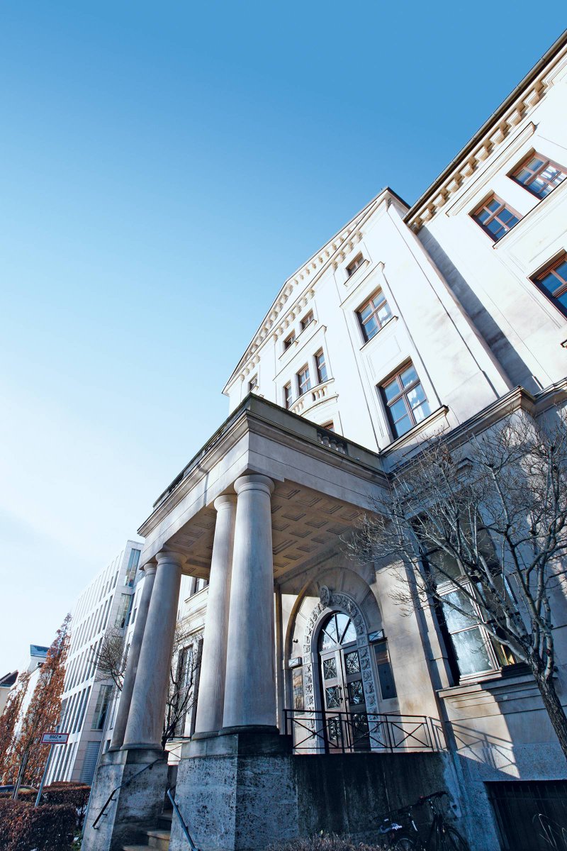 Erfreuliche #Herbstbilanz 2025: 50 Prozent #mehr #Nachfrage

Der positive Trend bei den Förderzusagen setzt sich fort: In den ersten neun Monaten des laufenden Jahres hat die #LfA Förderbank Bayern die #bayerische #Wirtschaft mit Krediten in Höhe von rund 1,6 Milliarden Euro