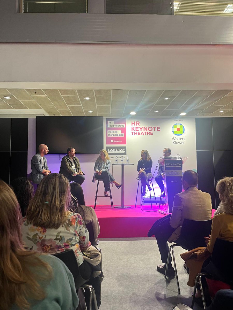 IconoTc's tweet image. Un año más en #TechShowMadrid, una cita que no podemos dejar pasar. 
Desde Icono observamos cómo las empresas están aplicando la tecnología:
🔹 Formación, clave para la adopción.
🔹 Estrategia antes de implantar.
🔹 Personas en el centro.
🔹 Equipos resilientes.
🤝 ¡Y mañana más!