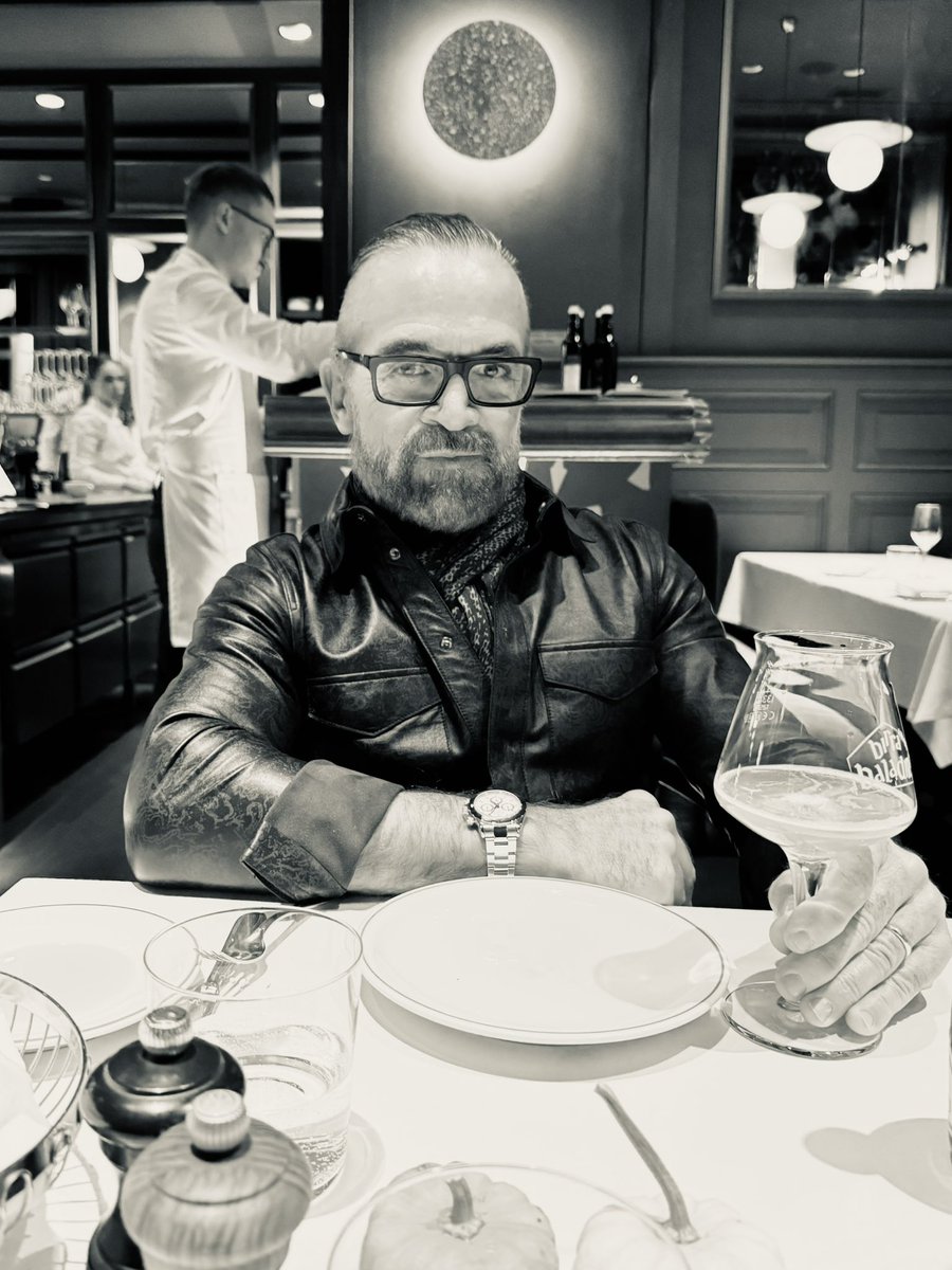 Iconic cool in Warsaw 🇵🇱