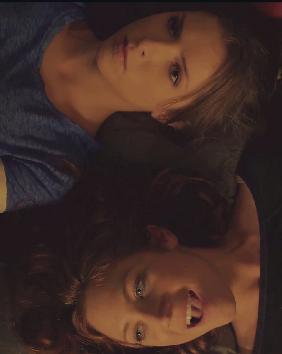 AdoresBrittSnow's tweet photo. Love this pic of bechloe https://t.co/osdVwtqgh1