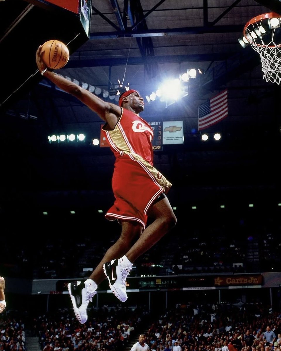 SoleRetriever's tweet image. CHOSEN ONE: LeBron James made the most highly anticipated NBA debut of all-time 22 years ago today 👑 @KingJames