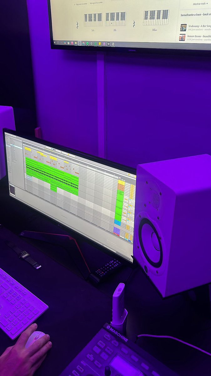 qgmerakinina's tweet image. Inclusive mamãe esteve no estúdio semana passada. #MN1 vindo aí já? 🥺🙏🏾