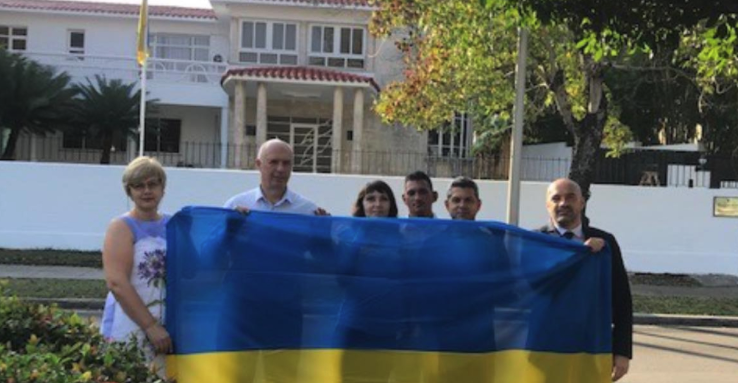 Hoy me enteré de la muerte de un amigo en la guerra de Rusia contra #Ucrania... cuesta aceptar que algo así les esté ocurriendo a jóvenes cubanos enviados a un conflicto ajeno.

Justo hoy también el gobierno de Ucrania anunció el cierre de su embajada en La Habana.

EPD, Rafa.