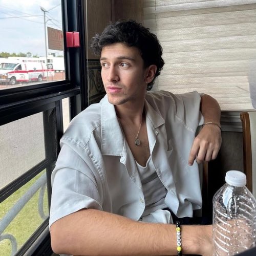 aubrey 🪽 tweet media