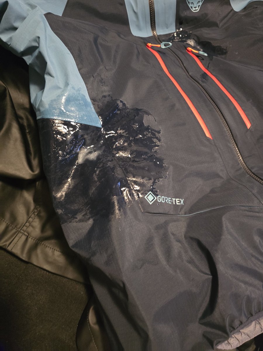 JacketPlay tweet media