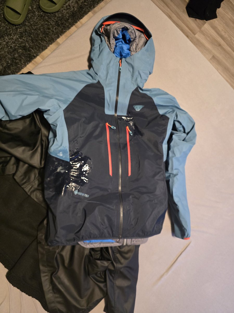 JacketPlay tweet media