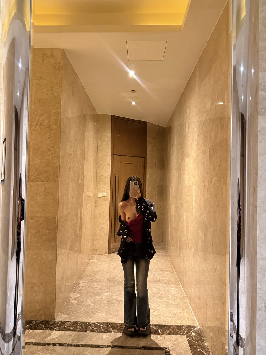 福利姬籽籽（当朋友圈发版）分享的黄推图片3 - 网红私拍内容