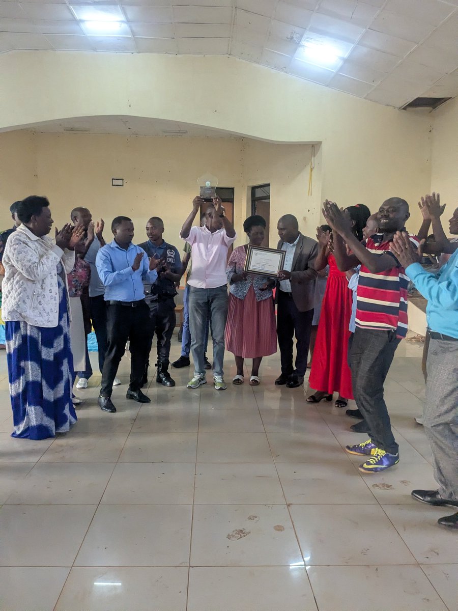 Uyu munsi kandi habaye kwishimira intsinzi yabonetse muri <a href="/GsCyambwe/">GS Cyambwe</a> mu bizamini bya leta 2024-2025. Umuyobozi w'umueenge wa Nasho Karahamuheto Claudius yasabye abarezi gukomereza aho ntituzasubire inyuma.<a href="/KireheDistrict/">Kirehe District</a> <a href="/rangira/">Bruno Rangira</a> <a href="/JanviereMukand4/">Janviere Mukandayisenga</a>