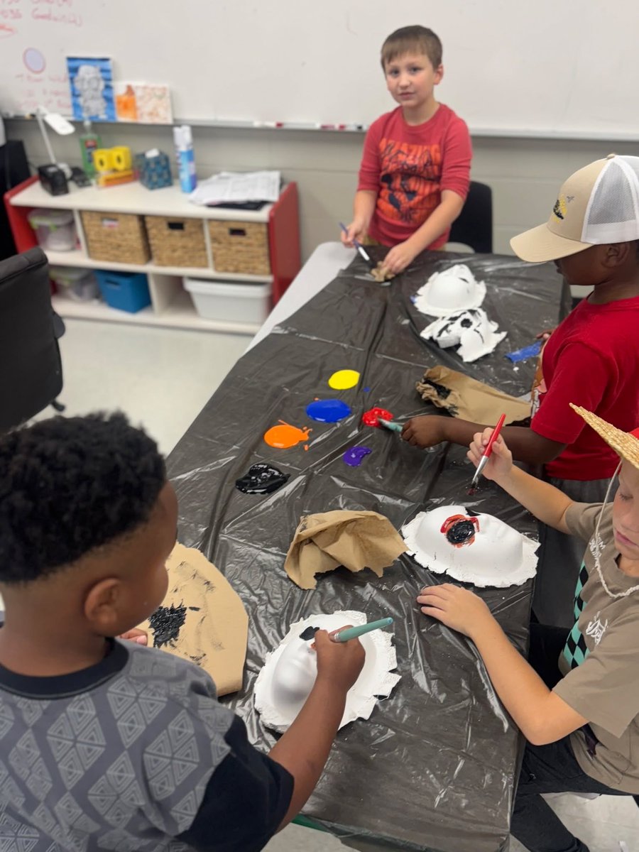 NettletonSTEAMe's tweet image. 🌟🌟 Special Class Spotlight 🌟🌟
Our 2nd Grade Classes are continuing to create their Day of the Dead masks in Art Class. Check out Mrs. Thornton&apos;s students hard at work!! 💀💀🎨🎨
#STEAMe #SpecialClassSpotlight