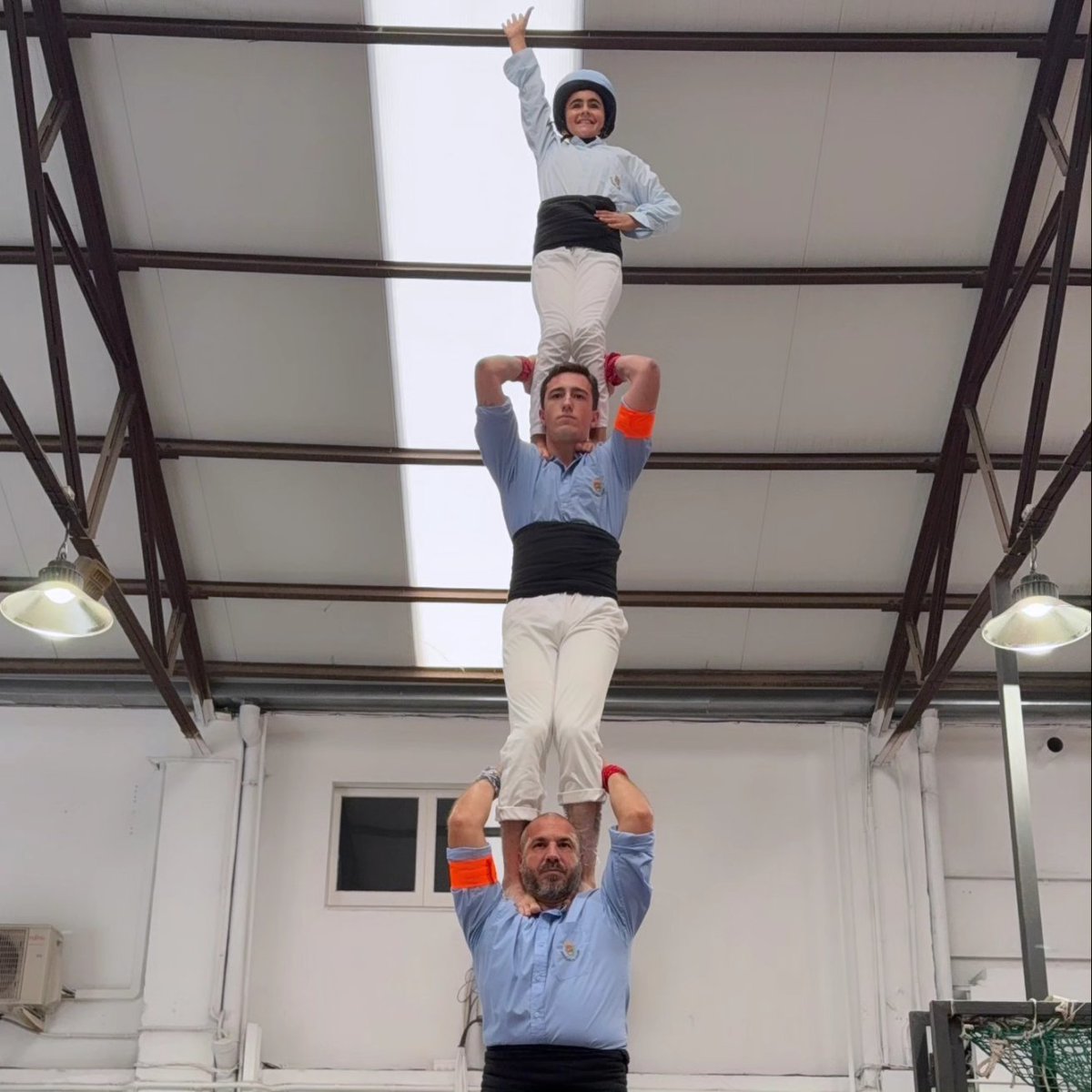 Diumenge vam actuar a Rubí, on vam fer pd4, 3d6, 3d6a i pd4. 🩵 Continuem treballant als assajos per preparar l'últim tram de la temporada. 💪🏼 Gràcies per l'ajuda a pinyes a  <a href="/CastellersRubi/">Castellers de Rubí</a> i <a href="/passadors/">Castellers SantAdria</a> ! 

#castellers #castells