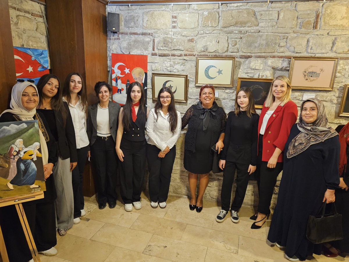 Cumhuriyet’in 102’nci yılı kutlamaları kapsamında Derici Mustafa Gürbüz Anadolu Lisesi öğrencileri tarafından hazırlanan “Cumhuriyeti Biz Böyle Kurduk” adlı sergiye katılım sağladık.

Sema YURTTUTAN SİVRİ
AK Parti Kuşadası İlçe Kadın Kolları Başkanı