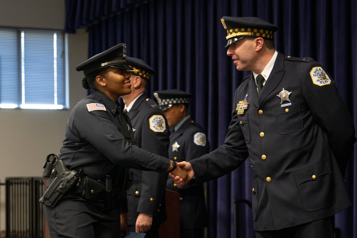 𝐅𝐫𝐨𝐦 𝐦𝐚𝐧𝐲 𝐩𝐚𝐭𝐜𝐡𝐞𝐬, 𝐨𝐧𝐞 𝐩𝐮𝐫𝐩𝐨𝐬𝐞. 💫 

Congratulations to the Metropolitan Recruit Class — representing departments across Illinois.
#PoliceTraining #LawEnforcement