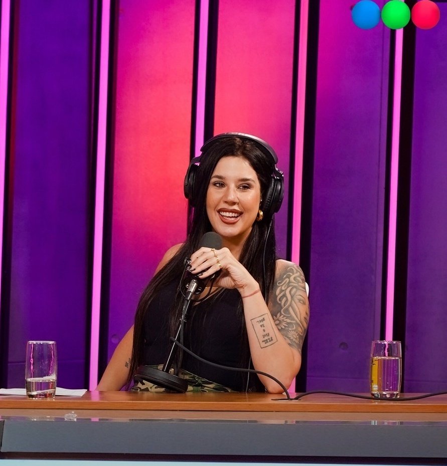 sofiaaok's tweet photo. La Tora este año estuvo de conductora en:
- Reacción de #GHxTORA (stream telefe)
- #GHXTORA la previa (stream telefe)
- #AllAccess (Dgo)
- #AlgoVaAPicar (LuzuTv)
- #LaPre (Stream Telefe) https://t.co/xaImO8xYBy