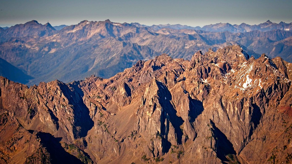 Olympic National Park’s glaciers and coastline are changing. 🏔️🌊

This month, LightHawk flew with <a href="/WANatlParkFund/">Washington's National Park Fund</a> to document these vital landscapes from above—revealing how glaciers, rivers, &amp; forests connect in a rapidly warming world.

📸 by Mark Erskine 

#LightHawk