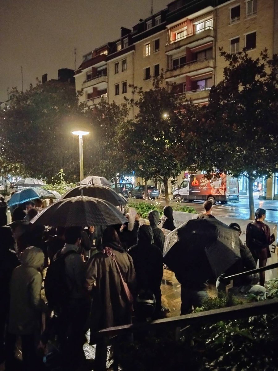 🔵 Gaur Egian egondako etxegabetzea salatzeko bildu gara, baita Gizarte Zerbitzuek alternatiba egoki bat bermatu dezaten eskatzeko. 

Etxegabetze guztiak gelditu!