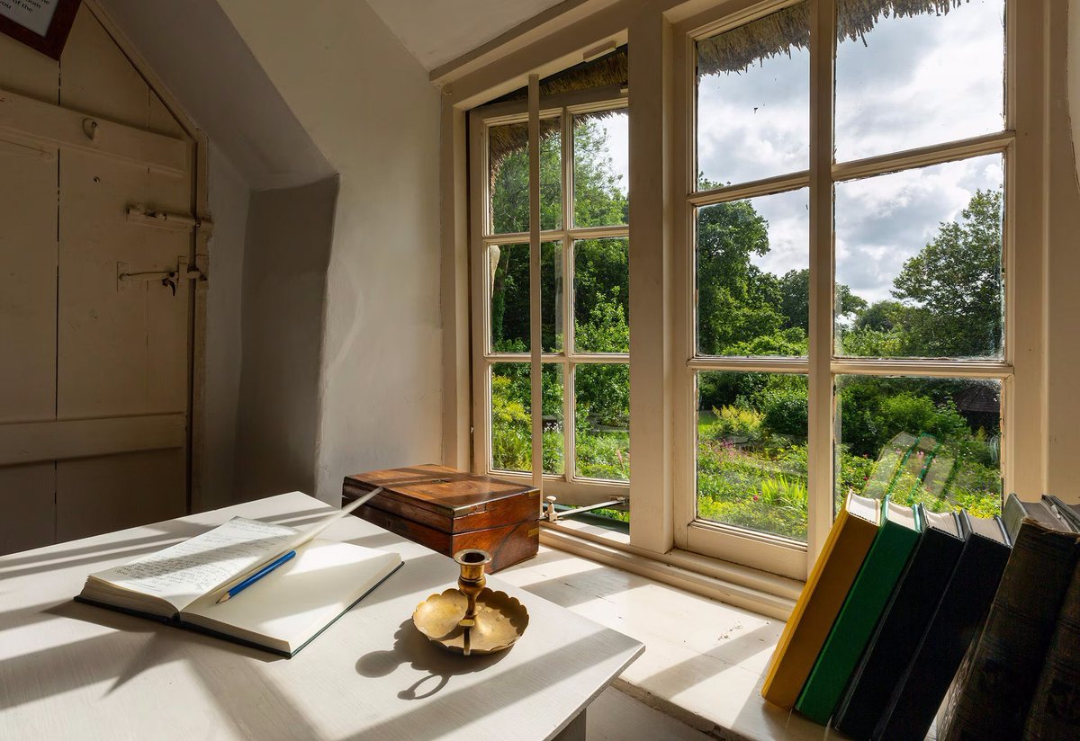 Visit English counties associated with some of Britain’s best-loved authors to discover how the beauty, drama and history of their surroundings provided inspiration for their literary masterpieces.
theenglishhome.co.uk/seasonal-livin… 

📸 ©National Trust Images/Chris Lacey