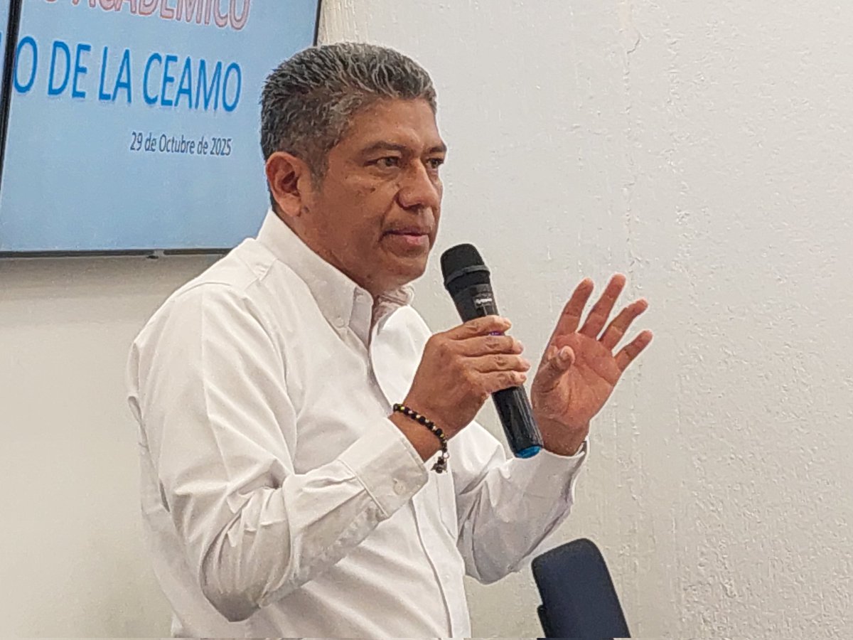 CEAMOOax's tweet photo. El Dr. José A. Álvarez Hdz. Imparte la conferencia “Recomendaciones emitidas por la @DDHPO en la Protección del Derecho Humano a la Salud” en el marco por el #XXIAniversario de la @CEAMOOax. https://t.co/oGxZVc4FZH