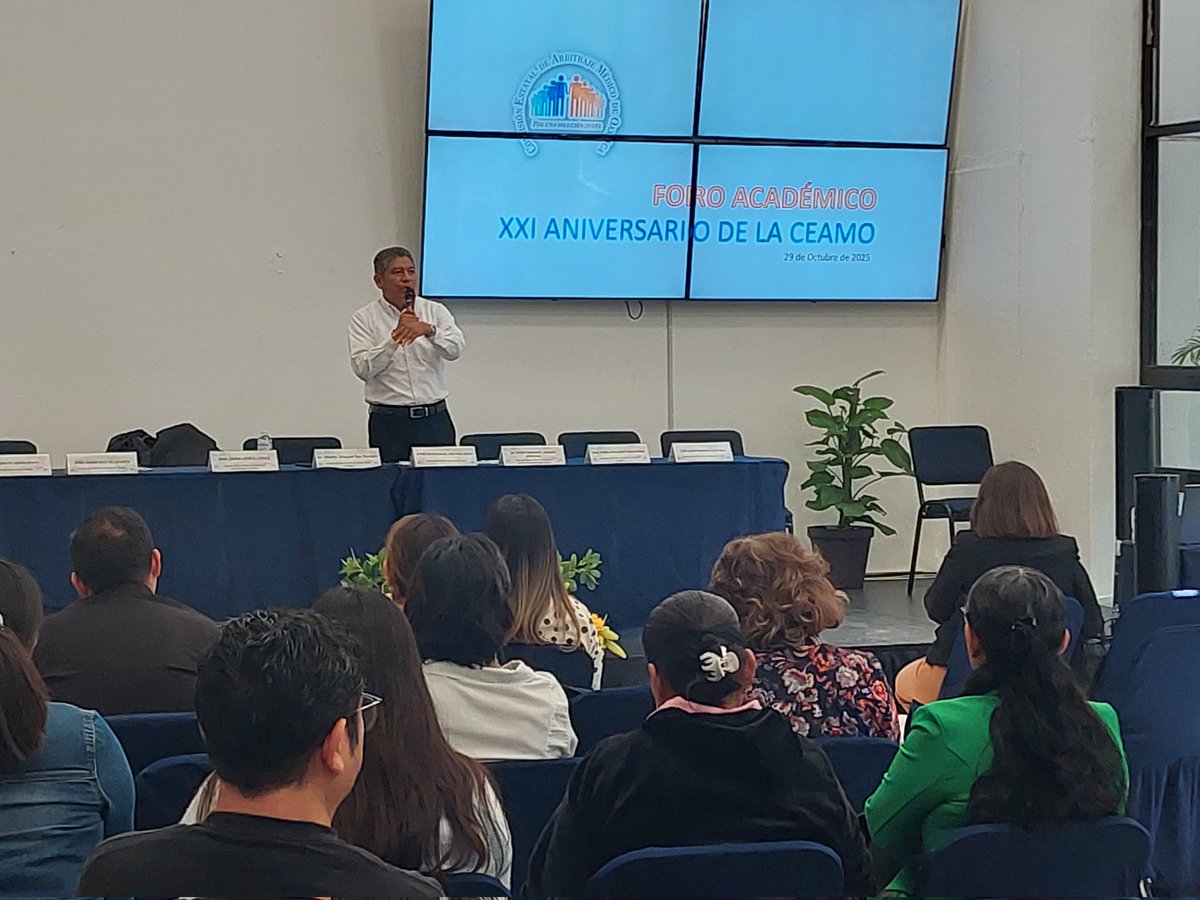 CEAMOOax's tweet photo. El Dr. José A. Álvarez Hdz. Imparte la conferencia “Recomendaciones emitidas por la @DDHPO en la Protección del Derecho Humano a la Salud” en el marco por el #XXIAniversario de la @CEAMOOax. https://t.co/oGxZVc4FZH