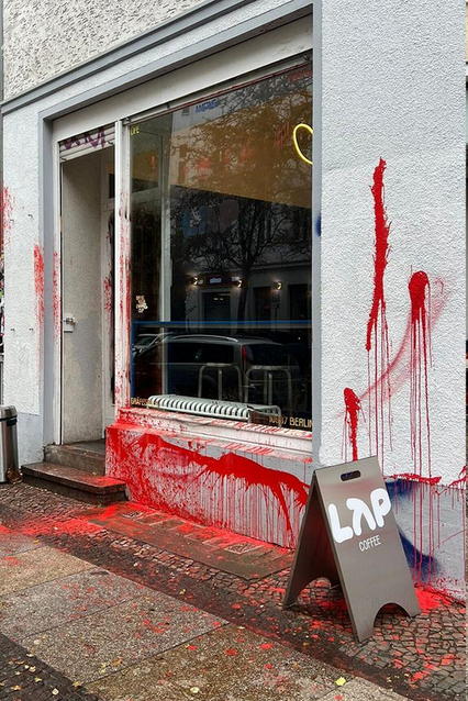 datawrangler2's tweet photo. [*Offener Brief]
.
an den LAP COFFEE Gründer Ralph Hage (B, HH, M)
von: LapCoffeeScheisse am:29.10.2025-13:02
"Damit ein sinnvolles Gespräch eine Chance hat.."
https://t.co/wQertR1mWS
Video `Trasherchiert`:
Der Hype um #LapCoffee–wie die Kette uns benutzt!
https://t.co/VGtb3QMNDA https://t.co/TRux71sdEQ
