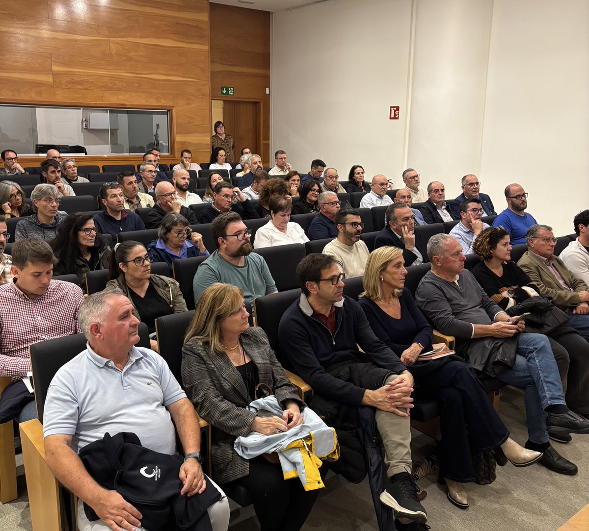 ➡️ El conseller <a href="/b5alvarez/">berni alvarez</a> s’ha reunit amb <a href="/govtarragona/">Delegació del Govern de Catalunya a Tarragona</a> per presentar les bases del nou Pla de Xoc d’Equipaments Esportius.

Aquest projecte és fonamental per impulsar la modernització i el condicionament de les instal·lacions esportives a Tarragona 💪

#Esportcat #Esport360