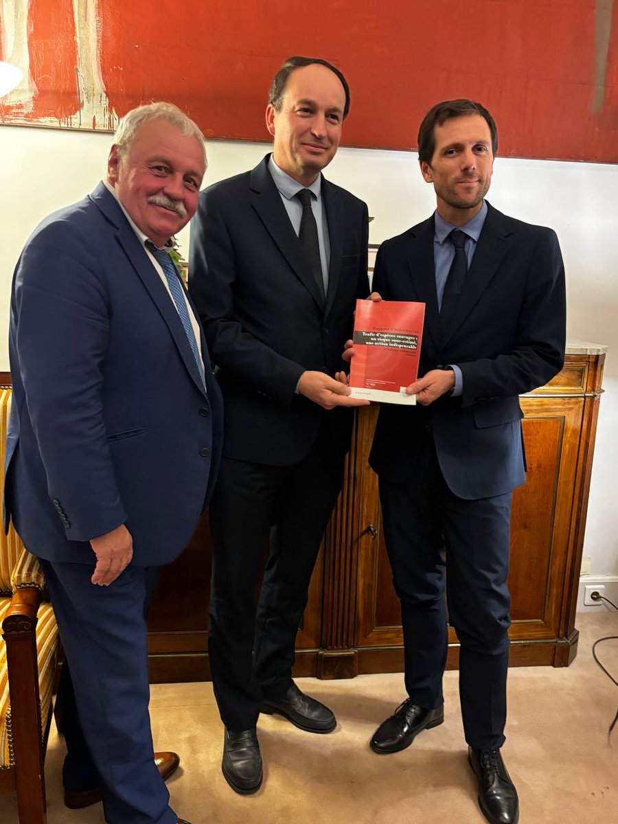 Merci au président <a href="/jf_longeot/">J-F Longeot</a> de m’avoir reçu pour échanger sur plusieurs sujets majeurs de transition écologique.

Le travail des sénateurs @MartaDeCidrac et <a href="/JacquesFernique/">Jacques Fernique</a> sur l’économie circulaire, ainsi que celui du sénateur <a href="/gchevrollier/">Guillaume Chevrollier</a> sur le trafic d’espèces sauvages,