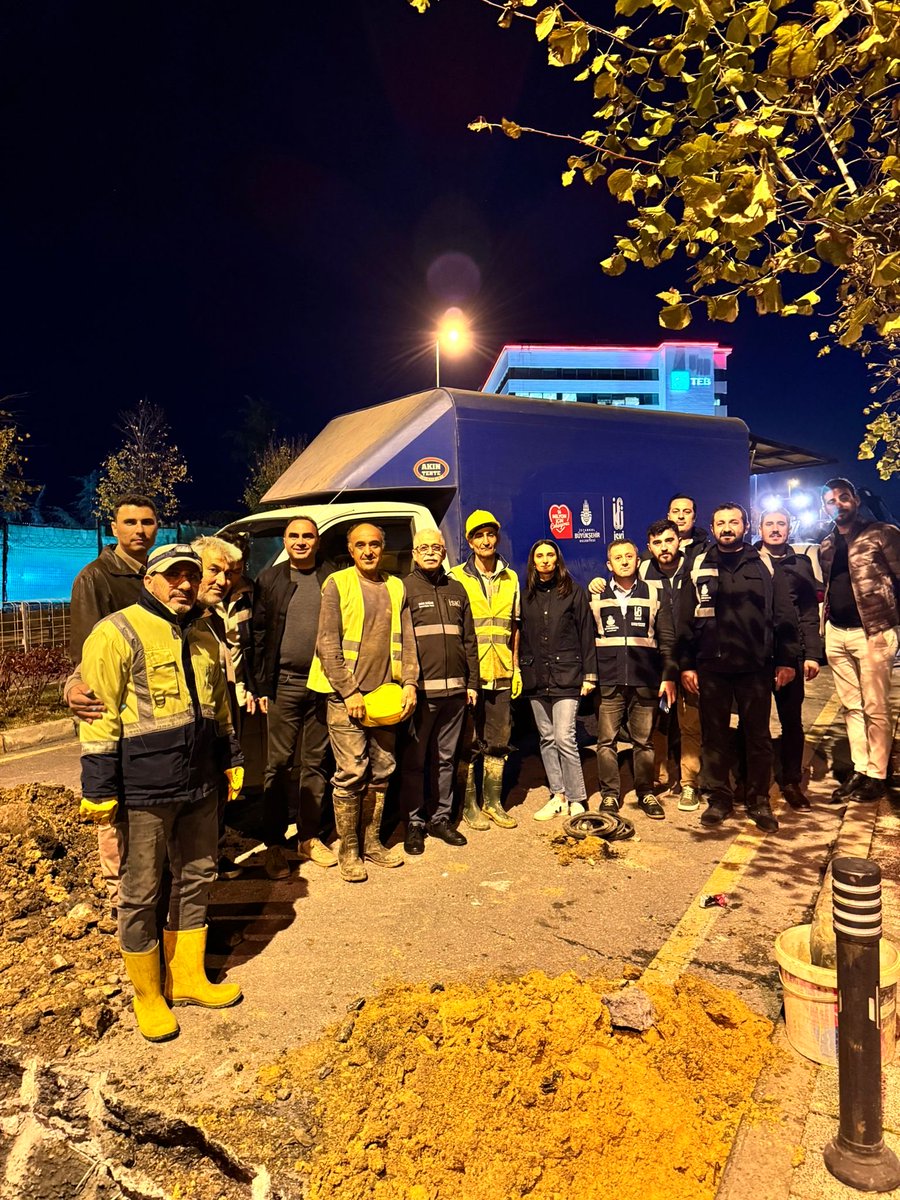 İski Ümraniye’de kesintisiz ve etkin hizmet sağlamak için 7/24 sahada aktif olarak çalışmalarımız devam ediyor.
Sayın Genel Müdürümüze <a href="/vahitdogan_iski/">Vahit DOĞAN</a> ve başkanımıza <a href="/MZekiBAL_/">Mehmet Zeki BAL</a> sahada ekiplerimizin çalışmasına verdiği destek ziyareti için çok teşekkür ederiz.
#iski