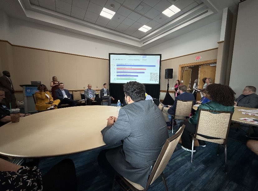 ICMAofSEMO's tweet photo. Members of the ICMA of SEMO had a wonderful time this weekend in Tampa, Florida for the annual ICMA Conference. They got to connect with civic minded students and network with working professionals. It was an amazing experience and we cannot wait to attend again next year! https://t.co/uopDNInsVJ