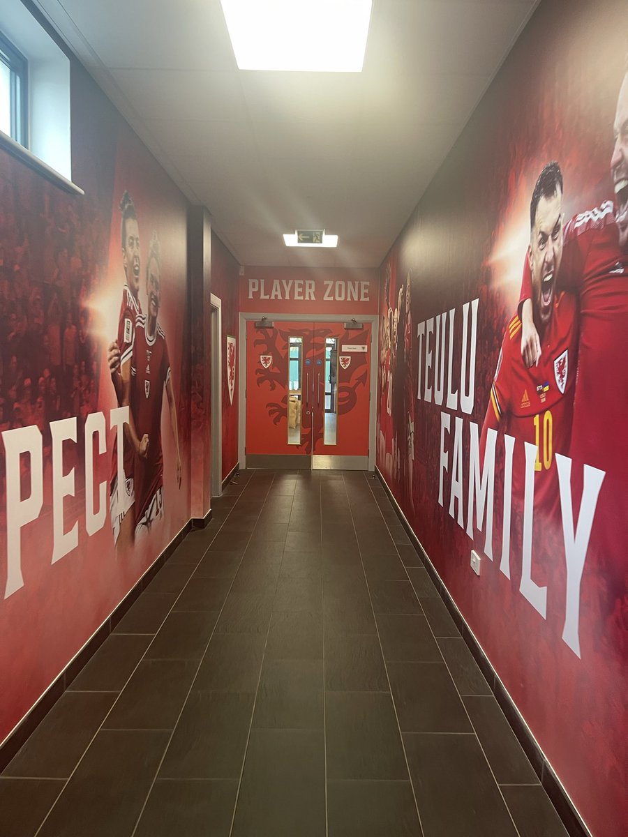 Back at it  🧤🧤 🏴󠁧󠁢󠁷󠁬󠁳󠁿 <a href="/FAWales/">FA WALES</a>